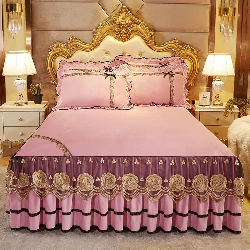 Luxury Bed Spread Fashion Bed Skirts Queen King Size Home Decoration Crystal Embroidery Velvet Bed Cover with Pillowcases