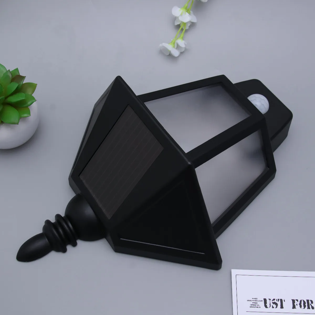 

Ретро-светильник на солнечных батареях в форме шестигранника, светодиодный, для наружного декора, прочный, из железа и стекла, винтажный дизайн