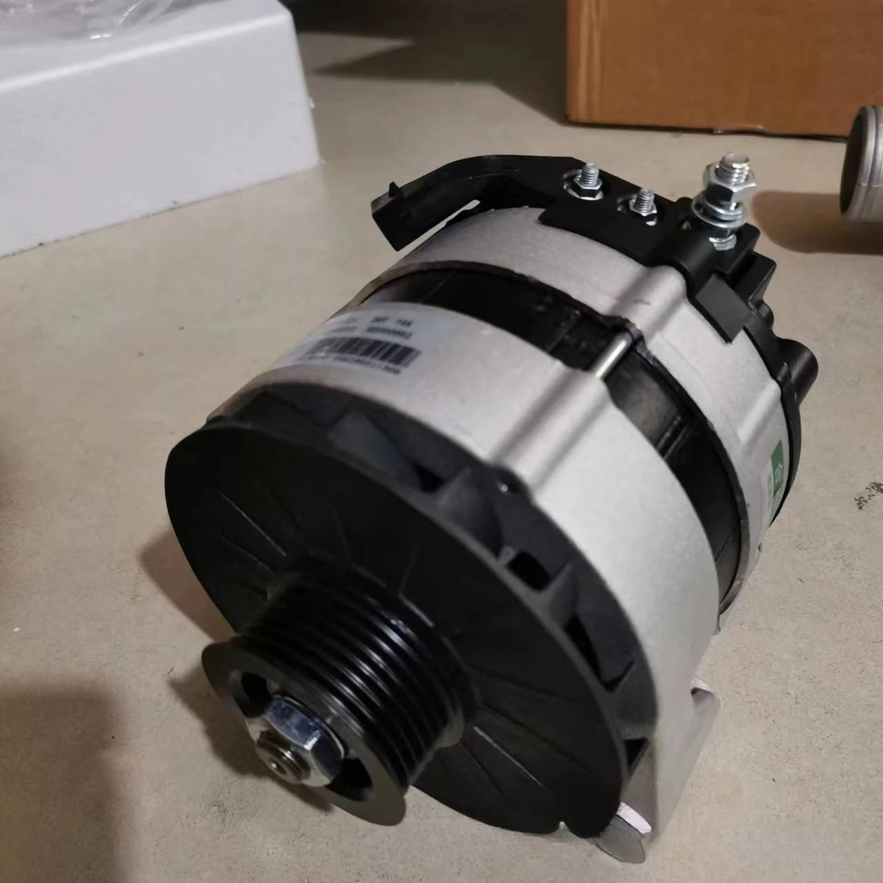 Undertake foreign trade orders, quote, purchase and stocking, heavy truck engine assembly VG1095094002 generator