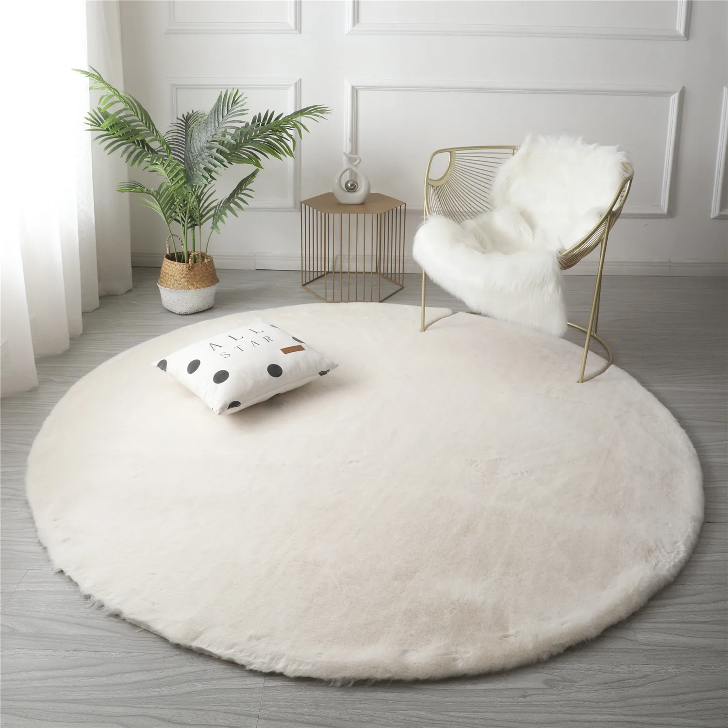 Ultra Soft Round Faux Fur Area Rug for Room Fluffy Plush Circle Rug Shaggy Circular Rug Floor Carpet Mat for Baby Nursery Room