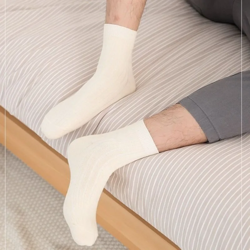 Calzini in cotone per uomo e donna in paia di metà polpaccio pettinati color bianco sporco e crema Versatili per le tendenze primaverili e autunnali