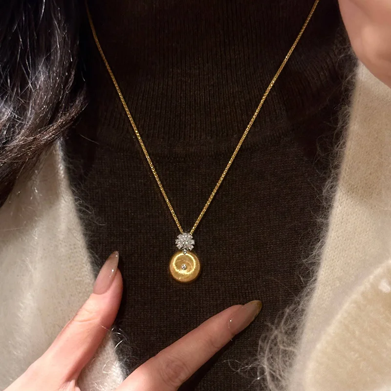 Retro Light Luxury high-end circular brushed necklace pendant snowflakes and diamonds collarbone chain wedding jewelry gift 5