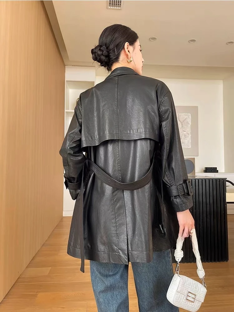 Giacca a vento classica versatile in pelle da donna 2025 Inverno 100% pelle di pecora Trench medio lungo con cintura Sobretudo Feminino