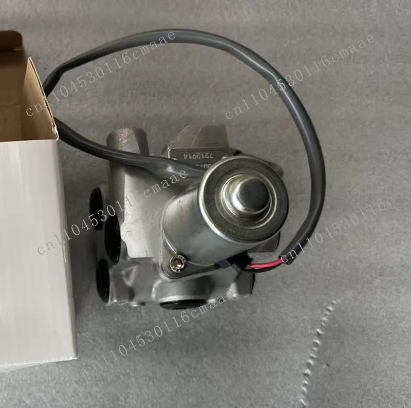 4609630 4609630 Excavator hydraulic valve ZX110-3 ZX120-3 ZX200-3 ZX240-3 ZX470-5B ZX870-5G ZX1200-6