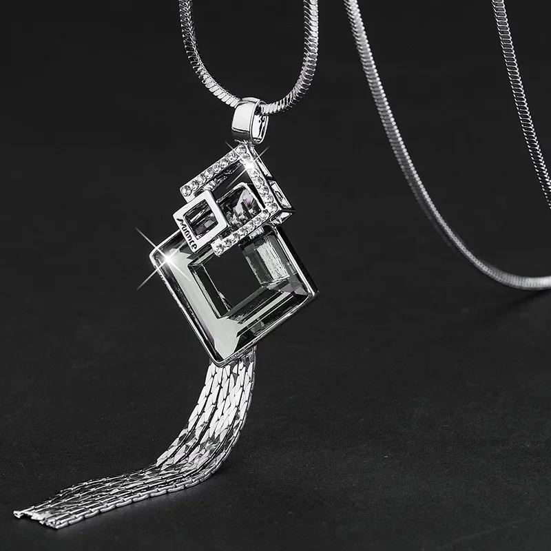 

New multi-functional and simple high-end decorative sweater necklaces and ladies' accessory pendants