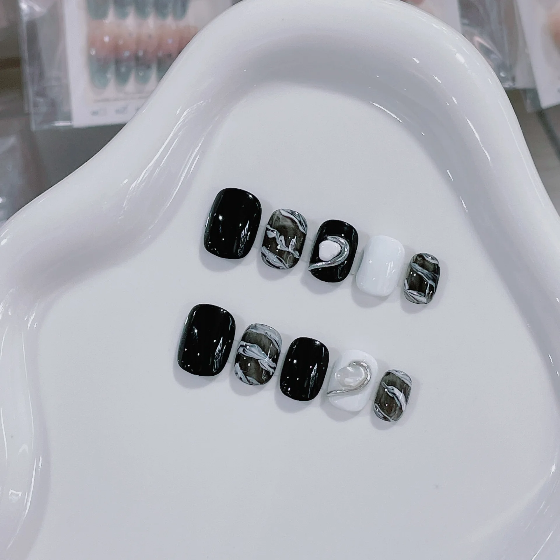

10pcs Short Oval Elegant French Design Press-On Nails with Accents - Sexy High-End False Nail Set in Black for Wedding and Party