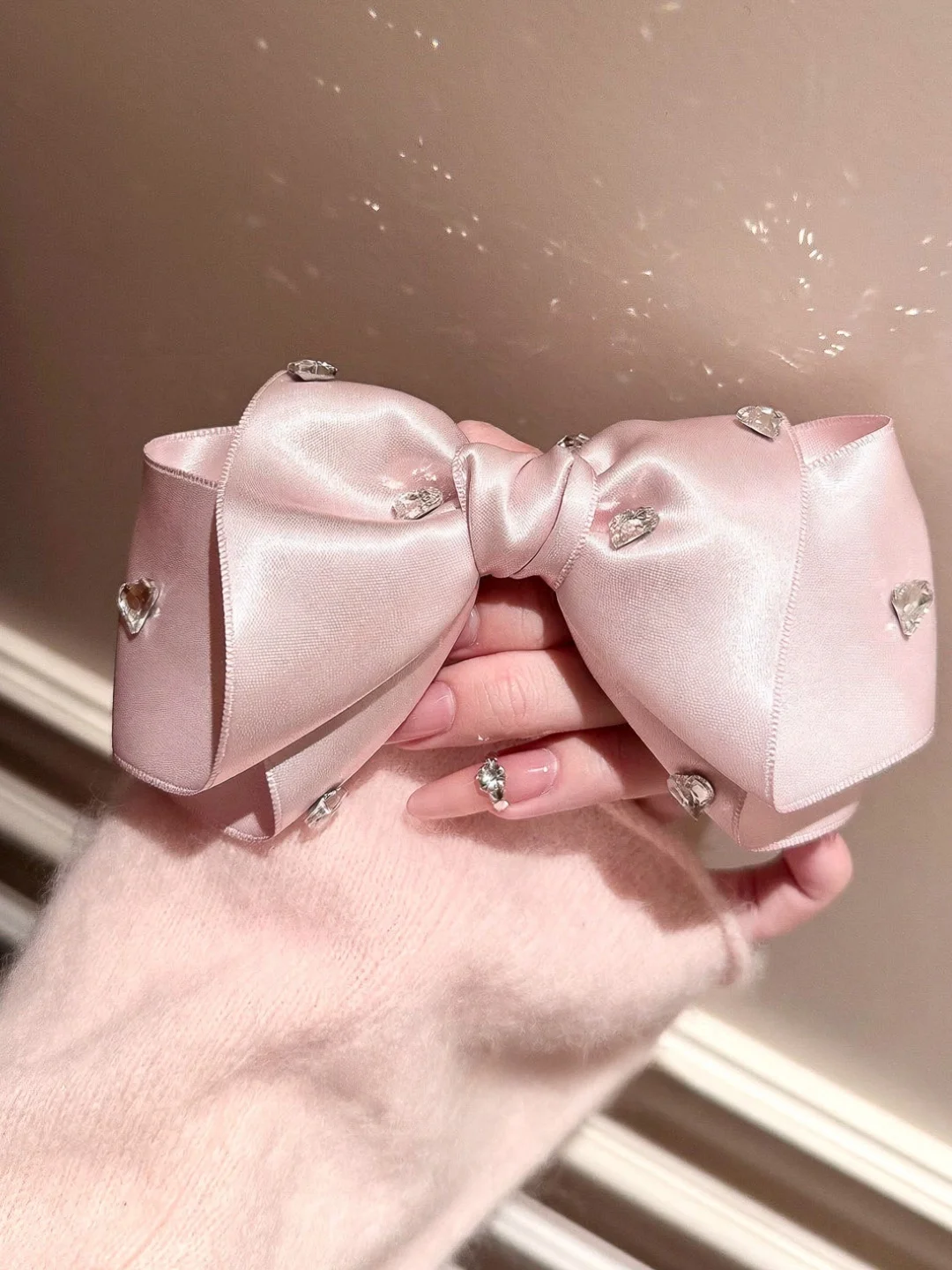 presilha-de-cabelo-borboleta-rosa-doce-com-laco-de-diamante-–-lindo-acessorio-para-cabelos-longos-medios-e-curtos