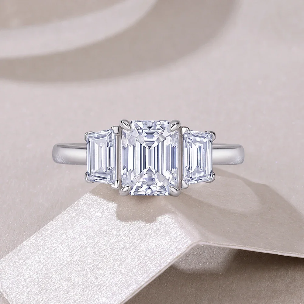 6x8mm Emerald‑Cut Three‑Stone Moissanite Engagement Ring,Side Trapezoid Accent Moissanite Design,925 Sterling Silver Wedding Party Finger Band,Fine Finger Jewelry for Proposal Anniversary Birthday Holiday Gift Accessories