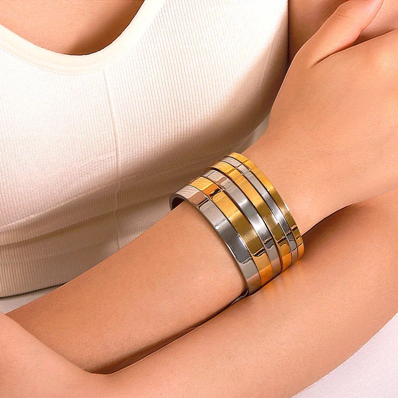 Classical simple design decorative bracelets suitable for women to wear fashionable jewelry for summer travel