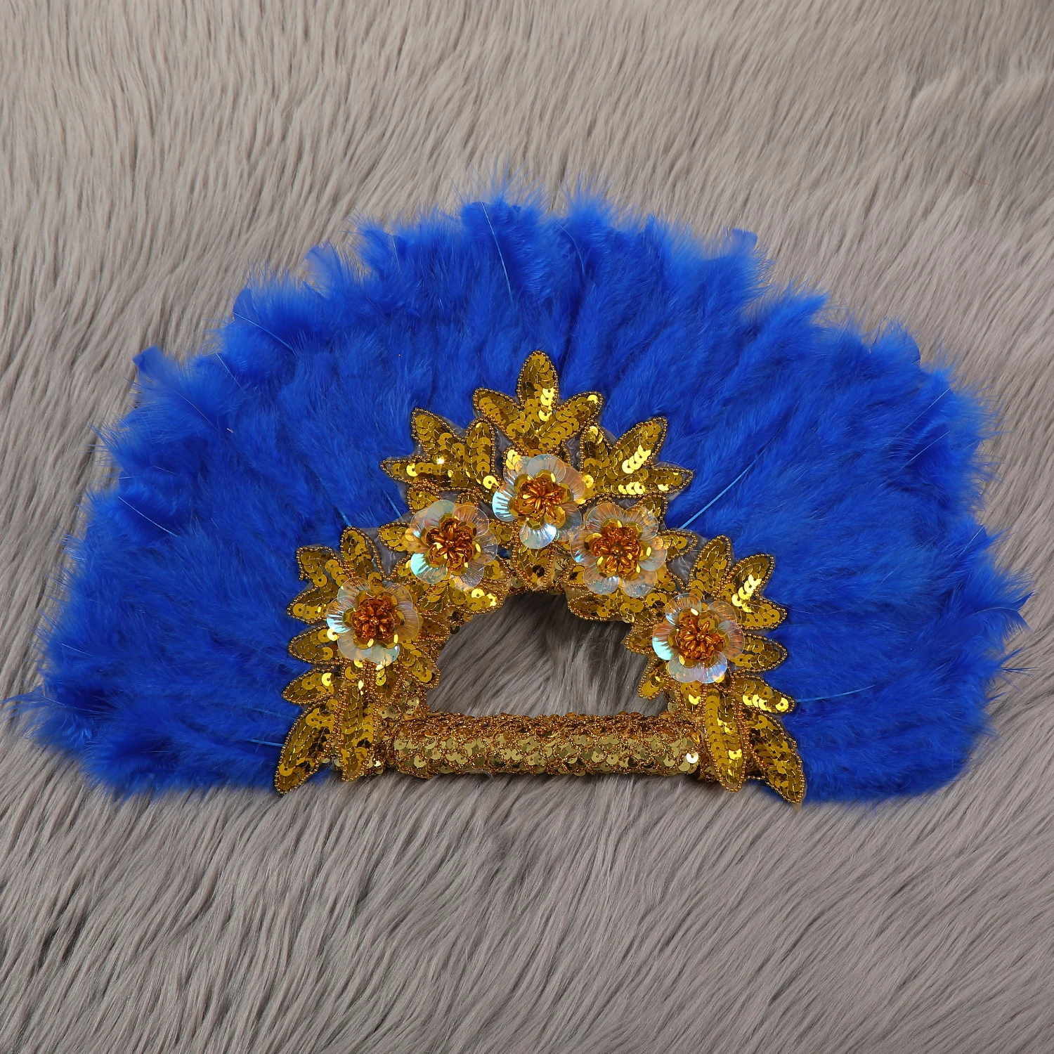 Pengantin elegan pernikahan berwajah ganda memegang kostum kipas bunga plum kipas pertunjukan tari kipas Halloween