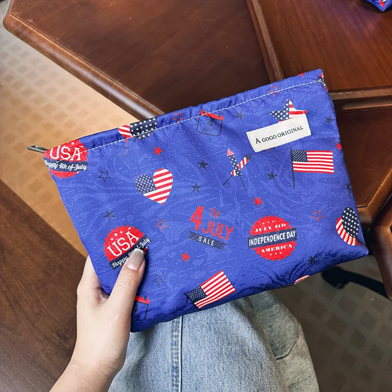 

Makeup Bag Vintage American Flag Clutch Bag Organizer Zipper Cosmetic Pouch Portable Travel Toiletry Pouch for Women(Patriotic)