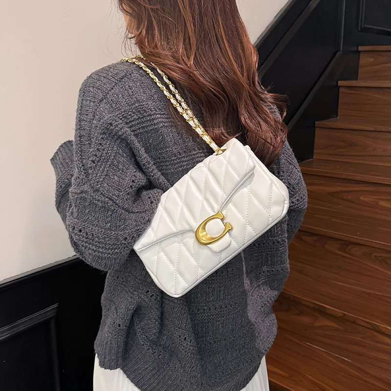 Women's Practical Bag with Zipper Closure Spacious Capacity Suitable for Carrying Daily Essentials and Small Items