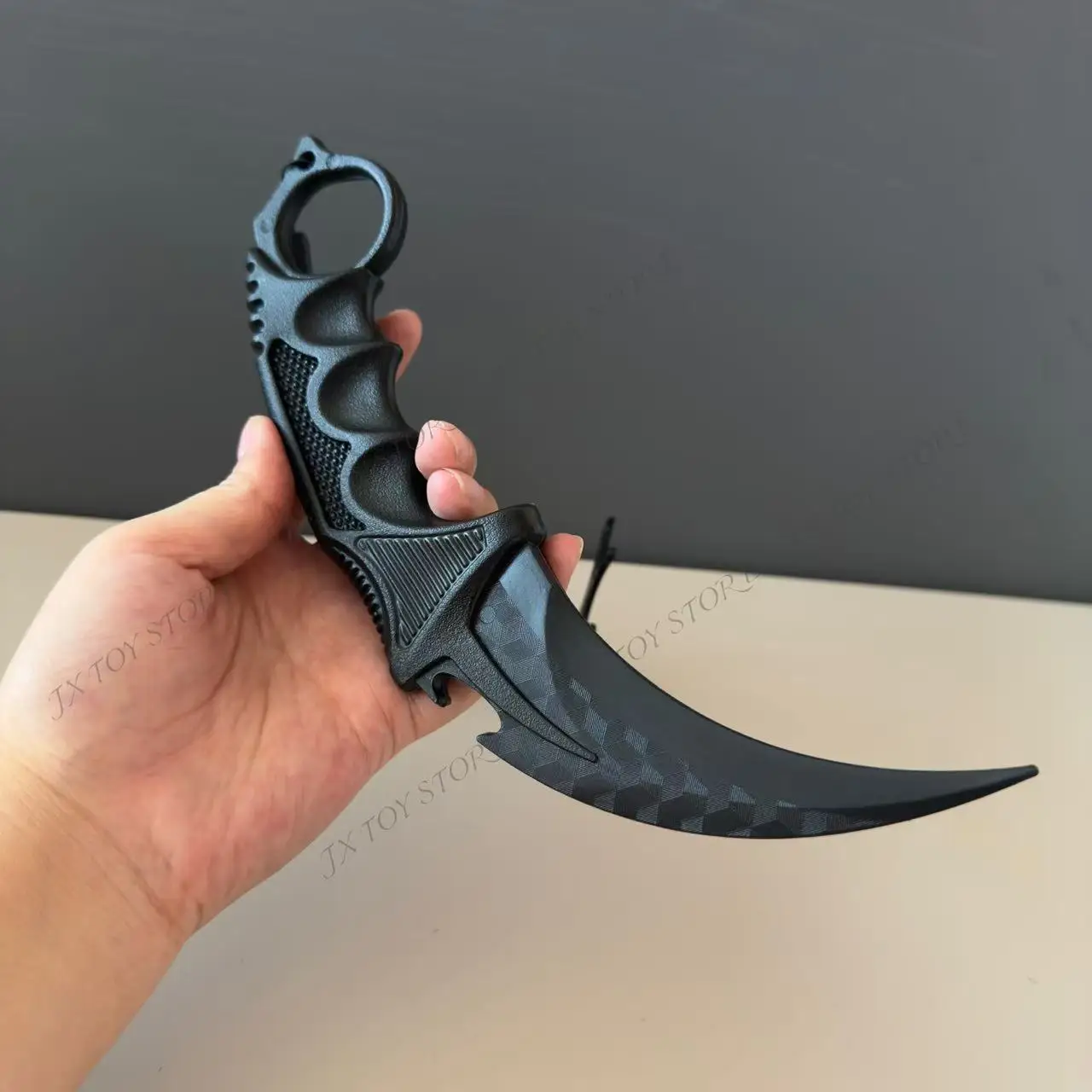 Cuchillo de garra de plástico con rejilla negra de 23cm, versión de alta calidad puesta en escena, accesorio Karambit, cuchillo de adiestramiento al aire libre, juguetes de seguridad, regalo