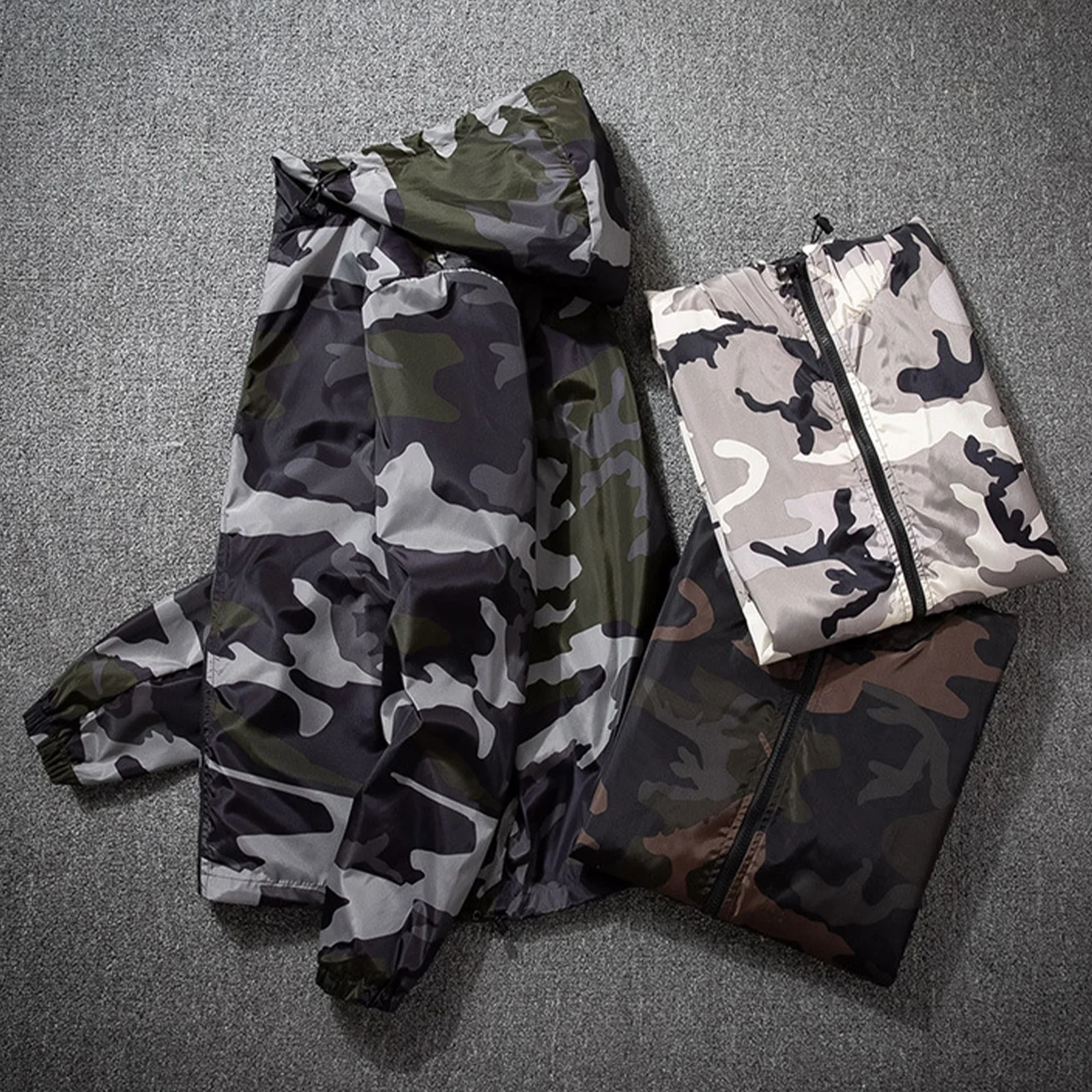 Men Camouflage Printed Hooded Jackets Long Sleeve Zipper Pockets Baseball Coat Windproof Outerwear for Hiking Cycling Daily Wear