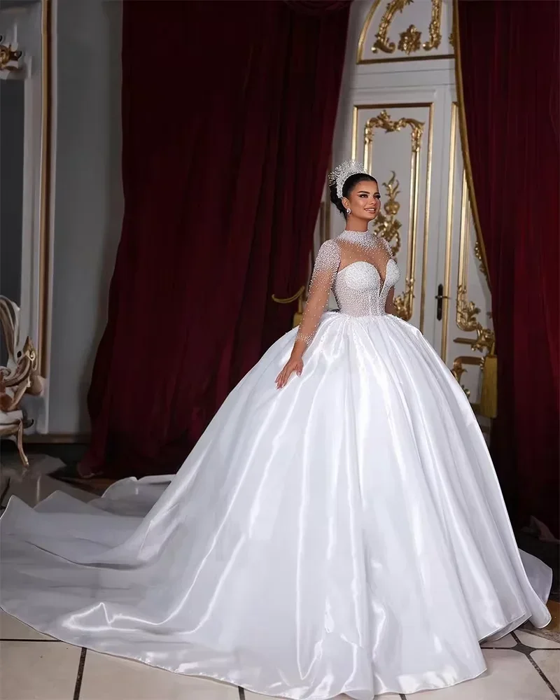 Abito da sposa principessa con scollo a cuore di lusso Abito da sposa da chiesa personalizzato con maniche lunghe e collo alto con perle