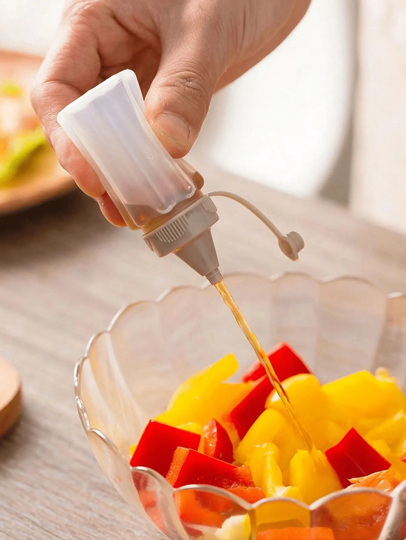 2/4/6Pcs Portable PP Sauce Squeeze Bottles Mini Translucent Condiment Jars Leakproof for Outdoor Camping Picnic BBQ