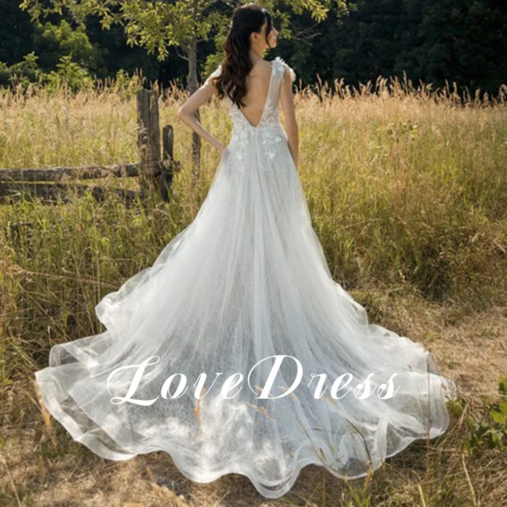 Boho Deep V-Neck Wedding Dress Short Cap Sleeve Lace Applqiues A-Line Beach Tulle Bride Gown Backless Court Train Customized