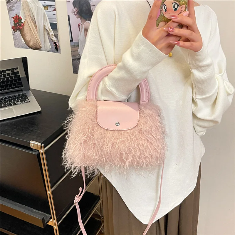 

Women's Lamb Wool Bag - High-Quality Niche Furry, Versatile Crossbody/Single-Shoulder/Handheld