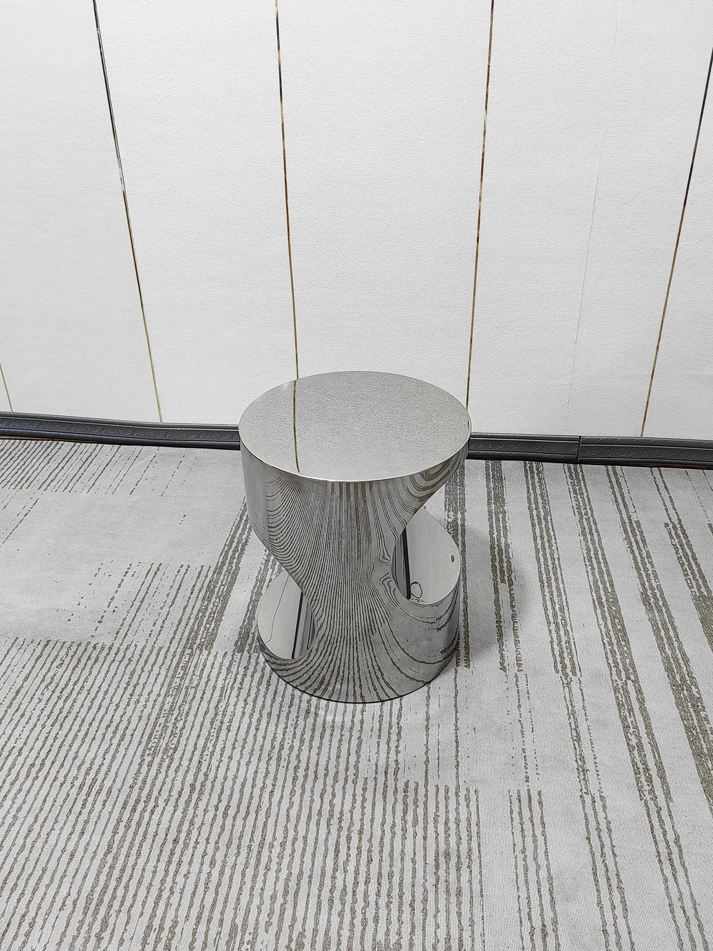Spot creative side few living room sofa corner few stainless steel Italian light luxury high-end special-shaped small round few