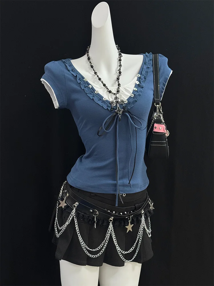 تي شيرت نسائي أزرق بتصميم ريترو Y2K، بأكمام قصيرة وقصة ضيقة، بتصميم عصري وأنيق، مع عقدة فراشة، مصنوع من القطن المريح للصيف