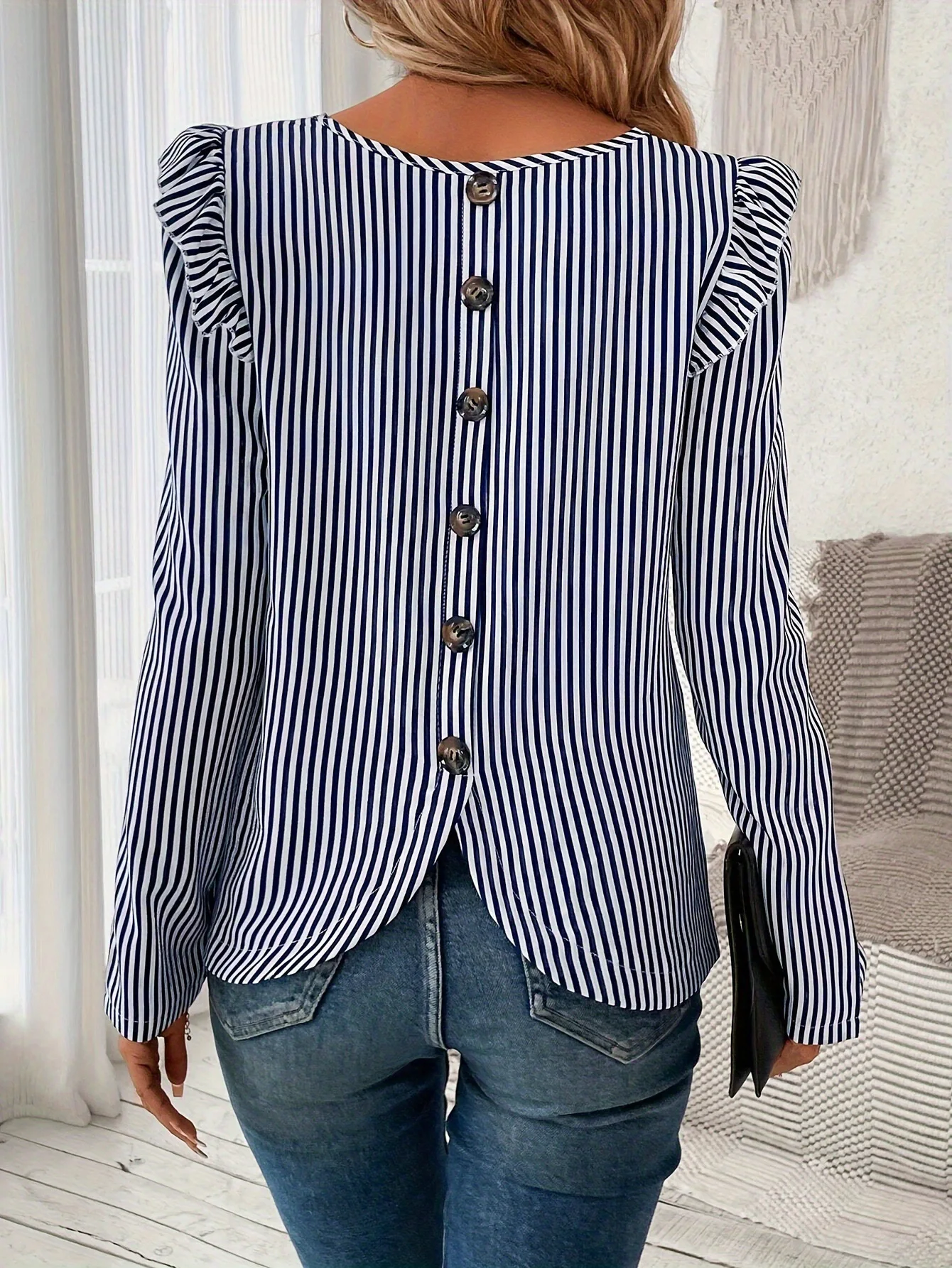 2014 New Striped Shirt Women\'s Summer Commuting Fashion Thin Coat Design Sense European and American Style Top Casual Sunscreen