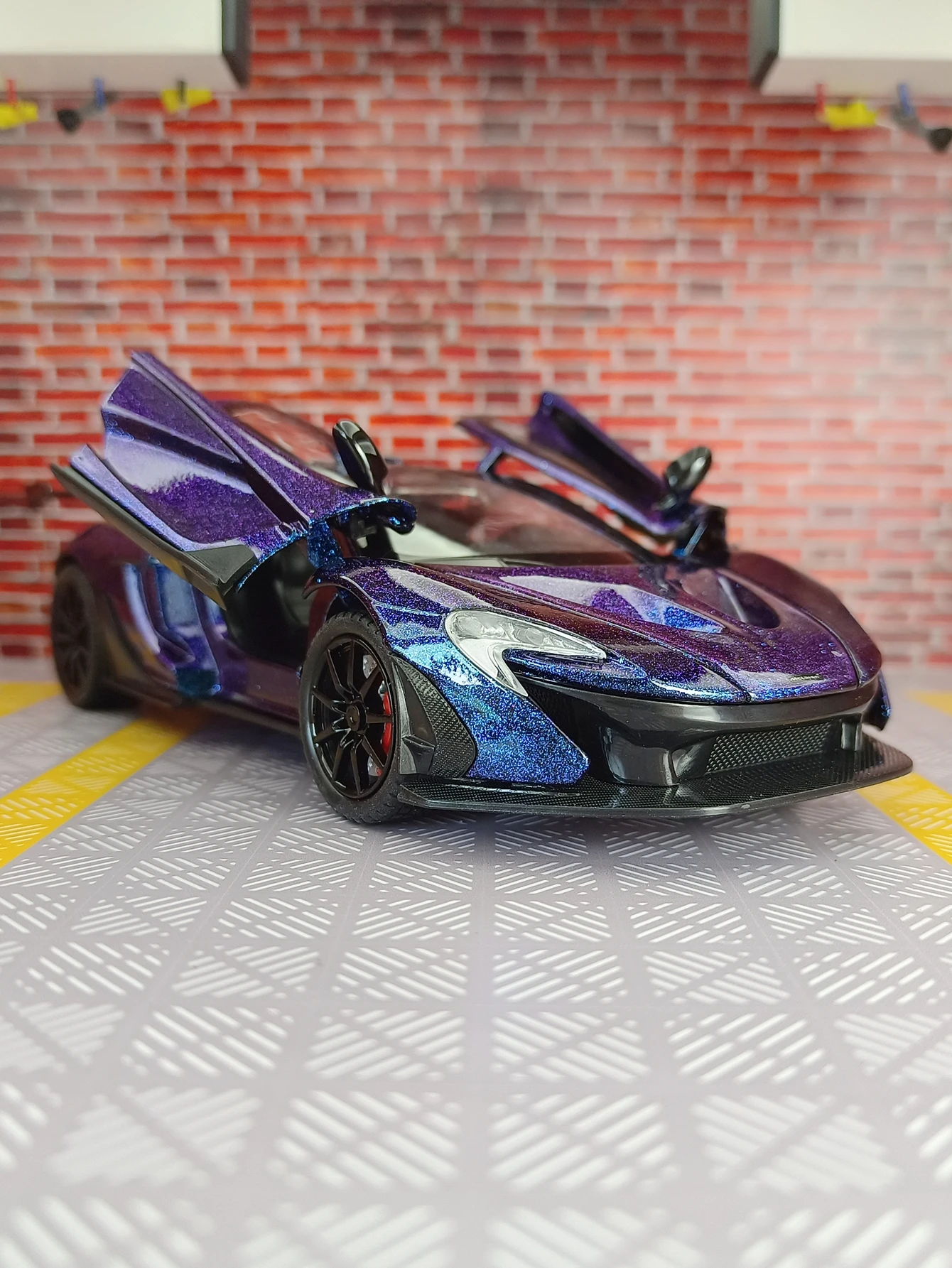 

1:24 Scale P1 Supercar Alloy Car Diecast Metal With Sound & Light Model Collect Hobby Model Ornaments Gift For Boys