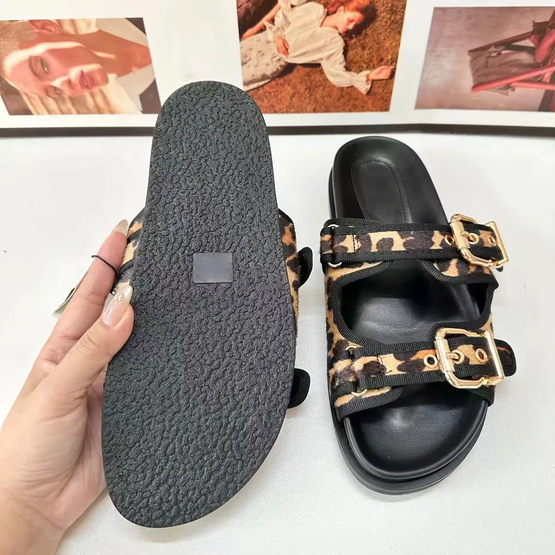 New women's printed round toe flat buckle thick soled casual and fashionable sandals for outdoor wear