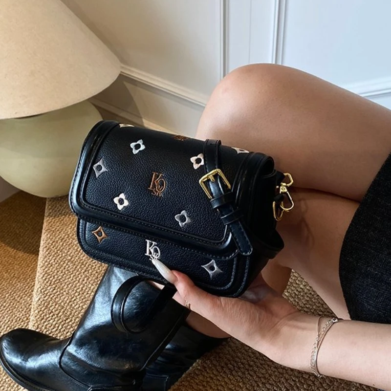 

Новая женская мини-сумка квадратной вышивкой 2025 года, высококачественная и универсальная сумка через плечо на одно плечо