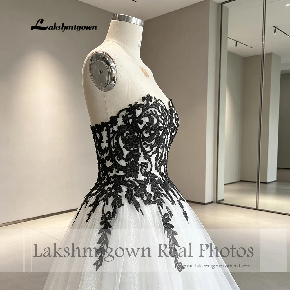 Lakshmigown Schickes Schwarz-Weißes Hochzeitskleid mit Spitzenapplikationen, Herzausschnitt, Ärmellos, Lange Brautkleider, Echte Fotos, Maßanfertigung – Detail 10