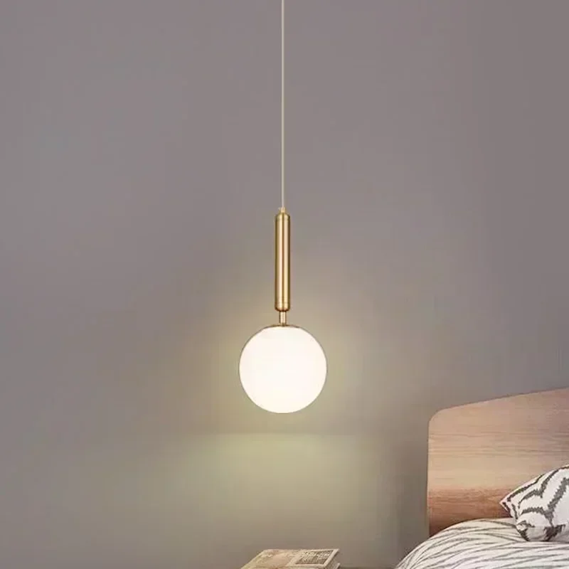 Plafonnier LED suspendu composé de boules de verre, design moderne, éclairage d\'intérieur, luminaire décoratif de plafond, idéal pour une chambre à