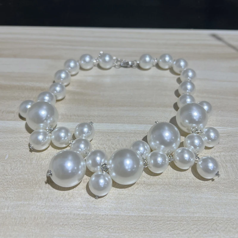 Vintage Hyperbole Irregular Pearls Necklace French Retro Collarbone Chain For Women Girls Elegant Pendant Necklace Jewelry Gifts