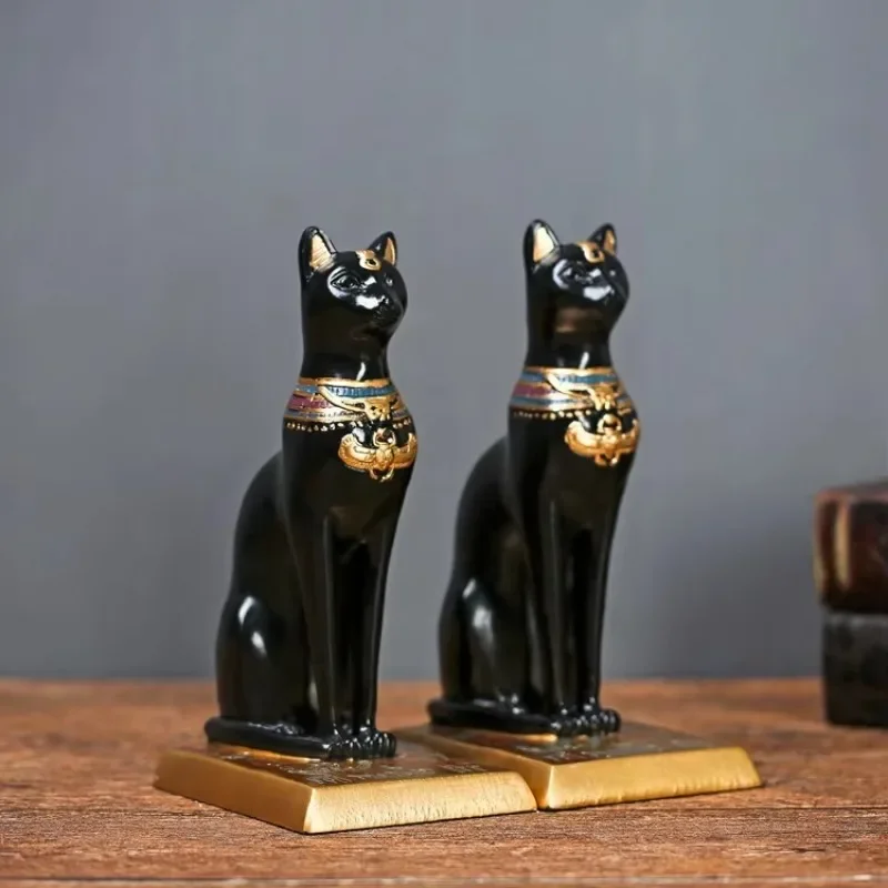 Vintage decoration study villa model room soft decoration mascot cat bookshelf