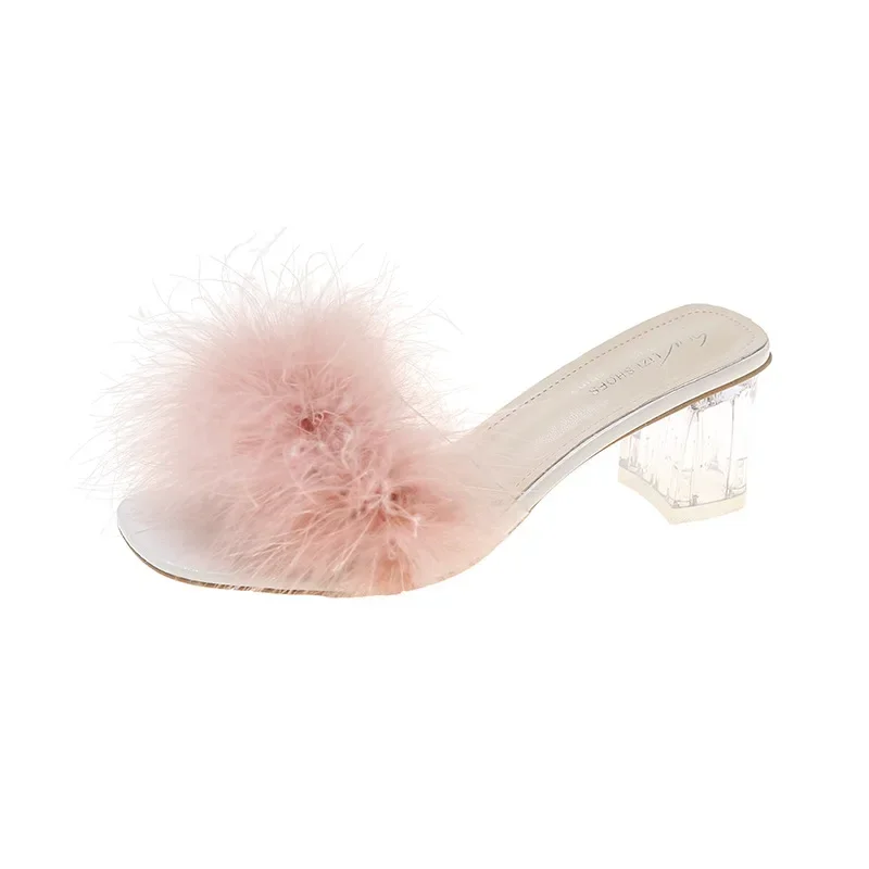 Nowe letnie puszyste Peep Toe Sexy wysokie obcasy damskie buty Fur Feather Lady moda ślubna wsuwane różowe kwadratowe noski damskie sandały