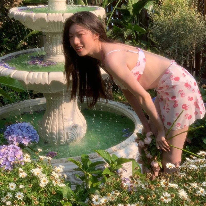 Ins Lip Print Bikini Set 4pcs Beach-Chic Sun Protection Wrap Sexy Resort Swimsuit for Young Ladies Vacation Swimsuit Set​​