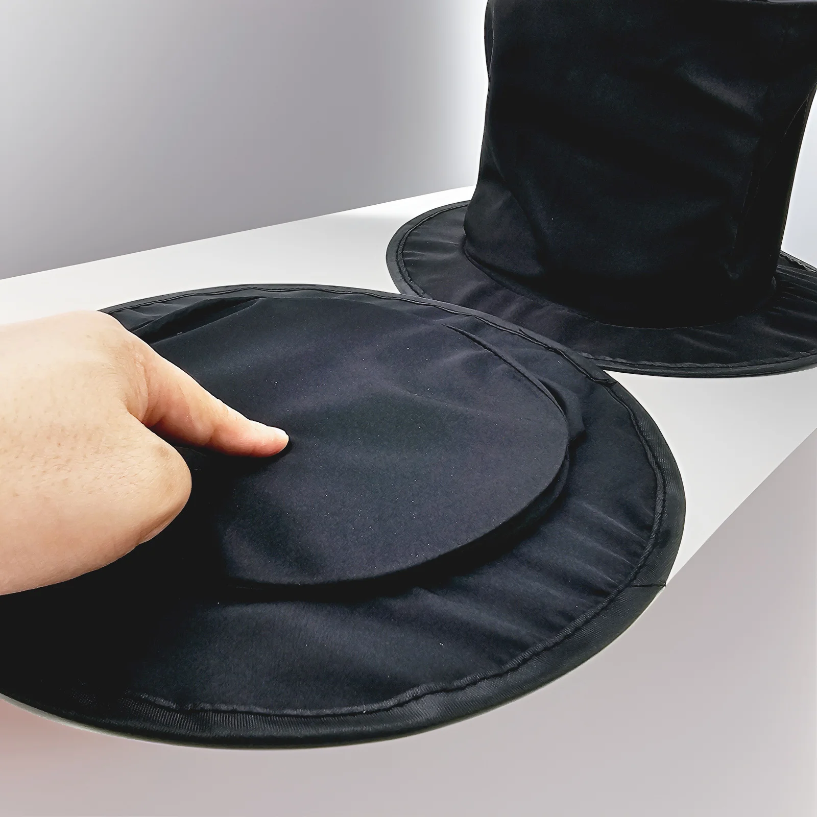 Magician's Hat with Automatic Closure - No Feathers, Instant On/Off Magic Trick Prop for Stage Performances, Halloween, Costume