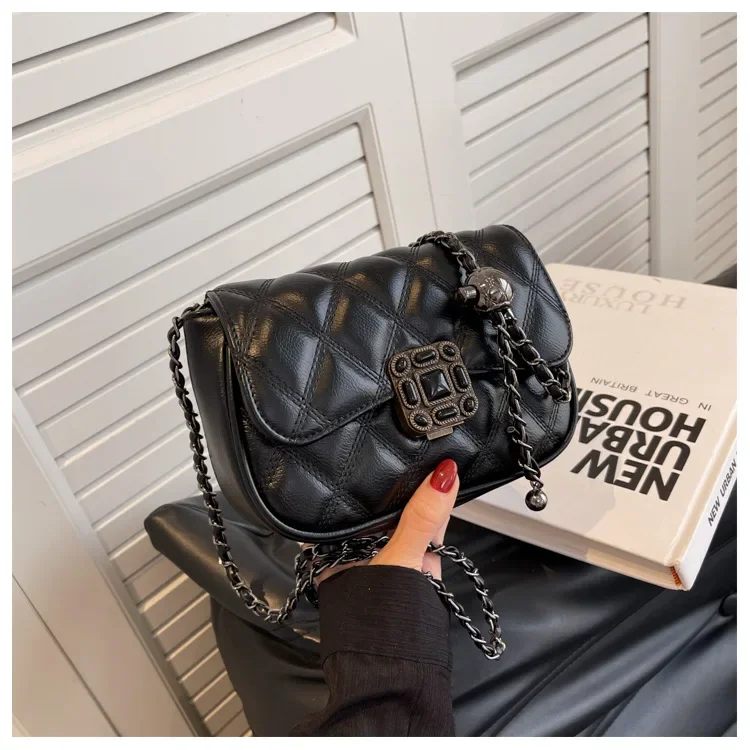 

Женская однотонная сумка 2025 года — Xiaoxiangfeng, вышивка, ромбовидный замок, молния