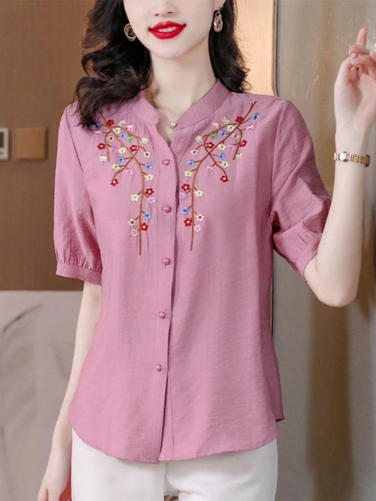 

Женская хлопково-льняная блузка с вышивкой, летняя коллекция 2023, новинка, свободный крой, скрывающий живот, с воротником-стойкой, с коротким рукавом