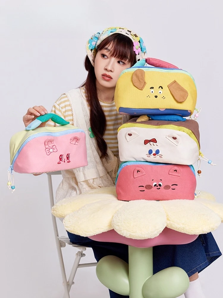 

Милая косметичка, новинка 2025, многофункциональная легкая перегородка, женская сумка для хранения, большая вместительная женская сумка контрастного цвета