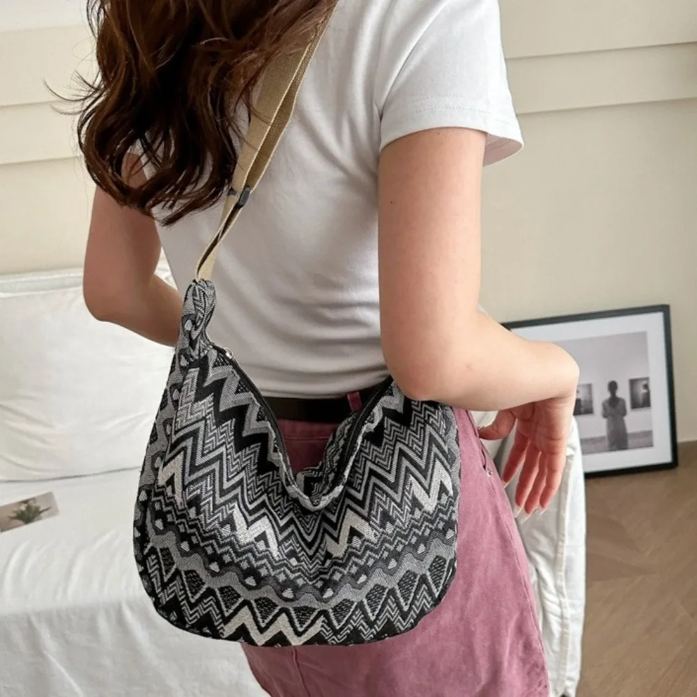 

Large Capacity Ethnic Style Crossbody Bags Canvas Handbag Wave Shoulder Bag Dumplings Bag Embroidered Bohemian Tote Bag Street