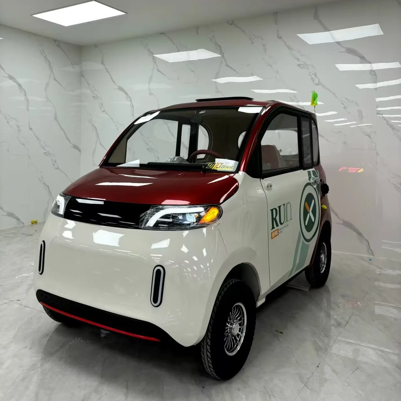 1000W Small Electric Car with CE Support, No Driver's License Requirement, 72v, Mini 4 Wheel Electric Vehicle
