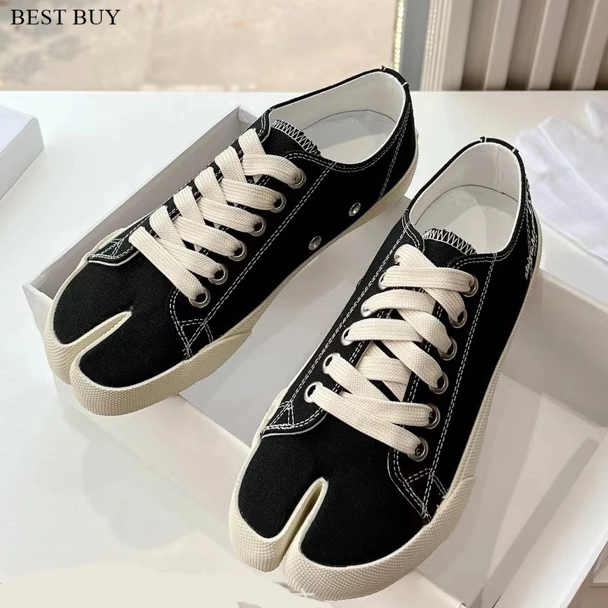 2024 Hot Sales Split Toe Tabi Shoes Woman Lace Up Canvas Shoes Fashion Comfort Outdoors Walk loafers Shoes Men Casual Flat Women