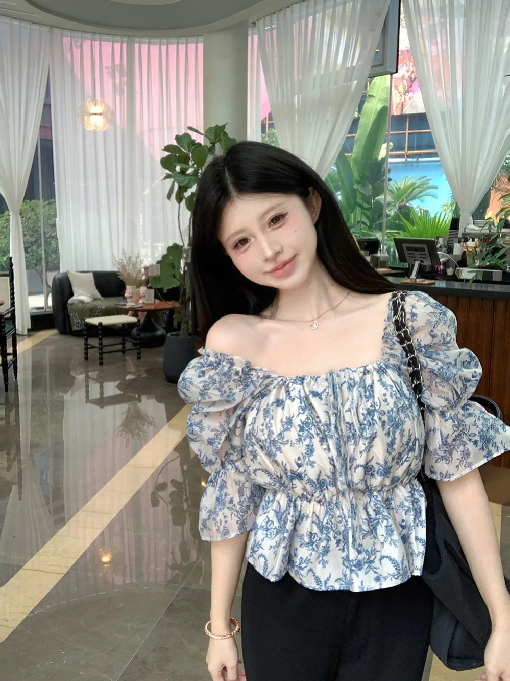 

Kumikumi Floral Print Bubble Sleeve Loose Fit Women's Shirt U-Neck Spring Season Slimming Top French Style Short Length