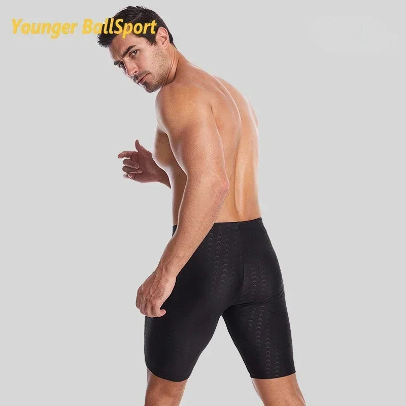 2025 Uomo spiaggia piscina idrorepellente Costumi da bagno quinto costume da bagno modello pelle di squalo Pantaloncini da bagno per allenamento sportivo traspirante