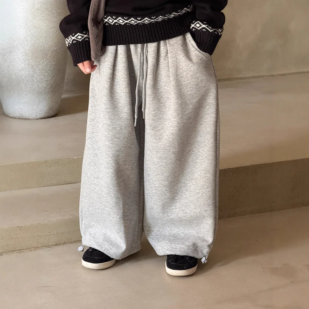 

Детская одежда: повседневные брюки для мальчиков, весна-осень 2026, новый стиль, свободные спортивные штаны, универсальные однотонные джоггеры для девочек