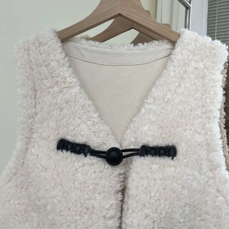 2023 Winter Women Loose Lamb Wool Vests Elegant Fashion Simplicity Sweet Thicken Jacket Female Casual Warm Sleeveless Short Coat