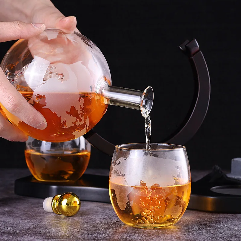 1L Creative Globe Decanter Set with Lead-free Carafe Exquisite Wood-stand and 2 Whisky Glasses Whiskey Decanter