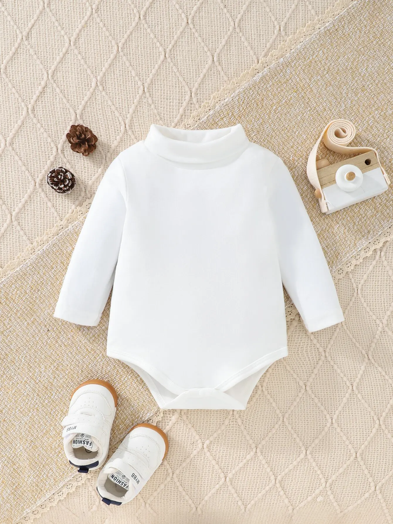 3-Piece Baby Girl Autumn And Winter Comfortable Warm Simple Solid Color Casual Velvet High Neck Long Sleeve Triangle Clothing