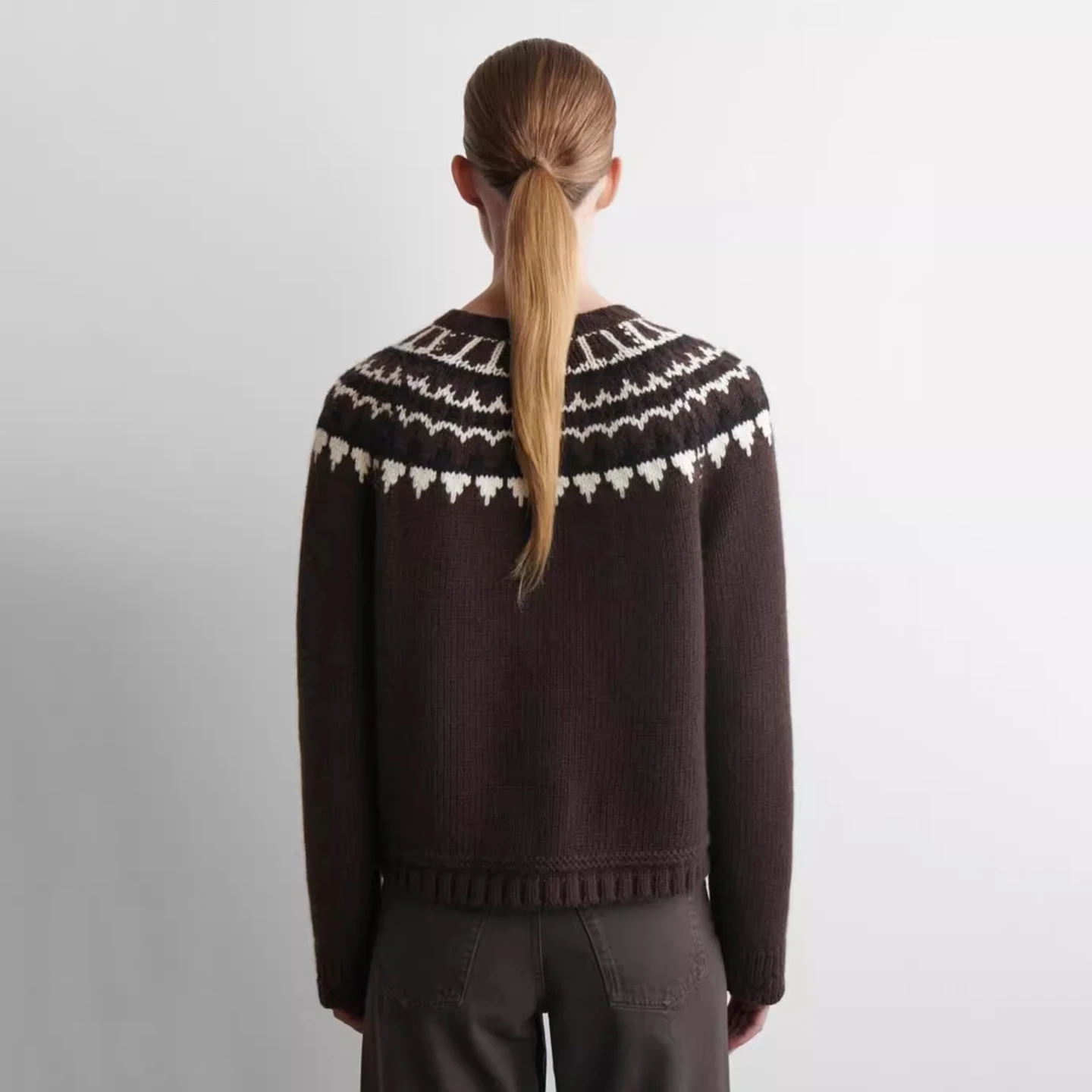 เสื้อคาร์ดิแกนไหมพรมทรงกลมแฟชั่นสำหรับผู้หญิง ทรงเข้ารูป แขนยาว ลายเรขาคณิต ติดกระดุม เหมาะสำหรับฤดูใบไม้ร่วง ปี 2025