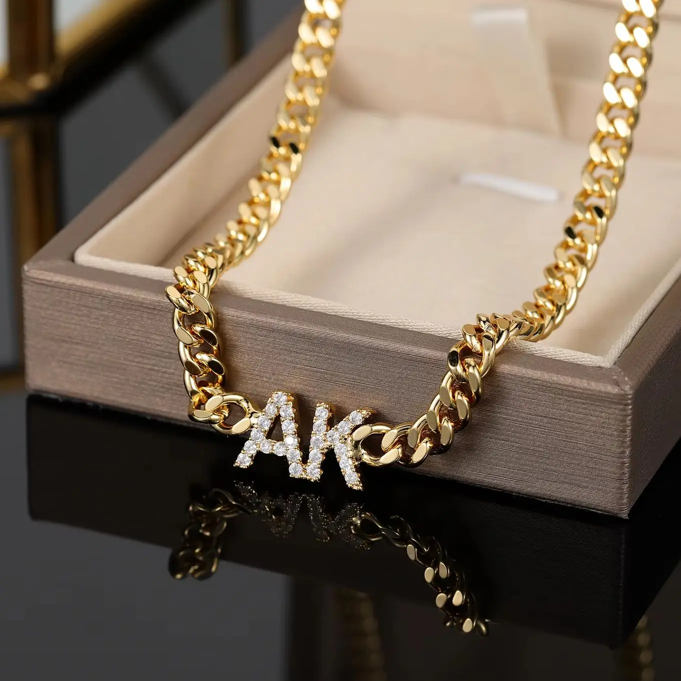

Ожерелье с буквами из циркония по индивидуальному заказу, кубинская цепочка, персонализированные сверкающие камни циркония, роскошные украшения для женщин, праздничный подарок