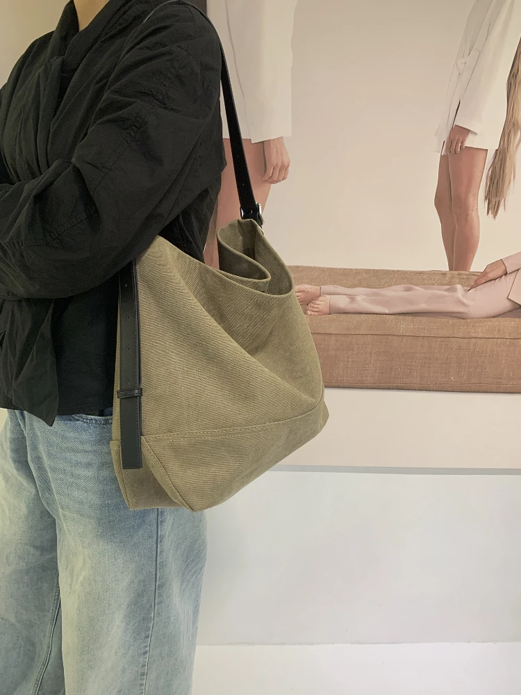 

Laid-ba Canvas Tote Bag Large Capaci Commuter Single oulder Slant Cross Big Bag Briti Sle Lo Bule Closure